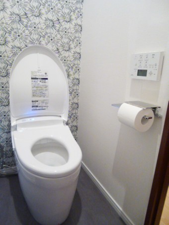 鮮やかな背面クロスでアクセントを